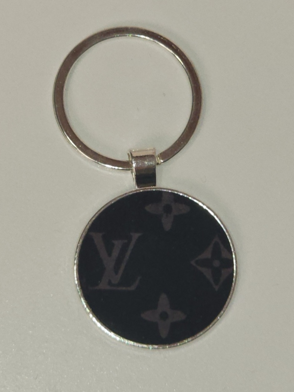Louis Vuitton Suhali interior cloth Black Monogram Round Silver Keychain Ring - Picture 7 of 7